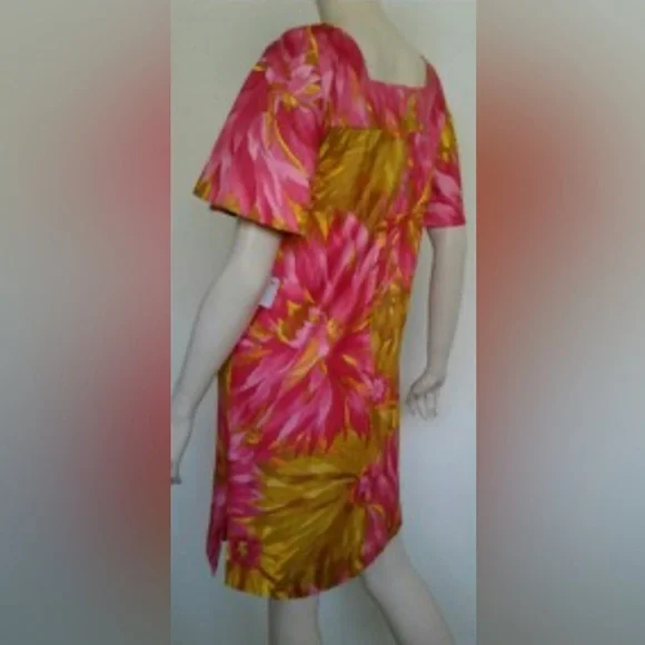 VINTAGE 60s Cotton Dress
Hawaiian Sun Dress - Small - Picture 2 of 10